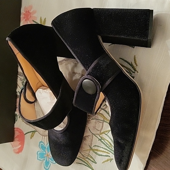 Tuckernuck Black Velvet Heels - Picture 4 of 12